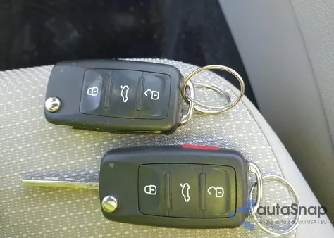 2018 Volkswagen Passat 2.0T R-Line/2.0T S z USA, uszkodzony, nr VIN 1VWAA7A39JC046328